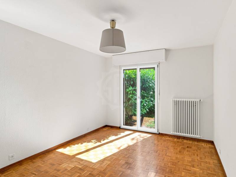 5 rooms apartment