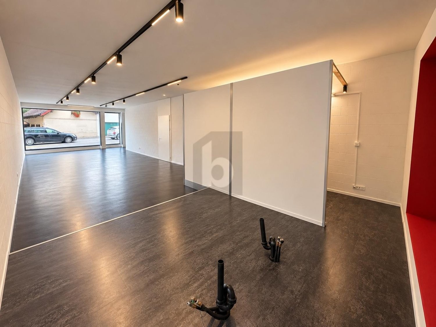 80m² shop