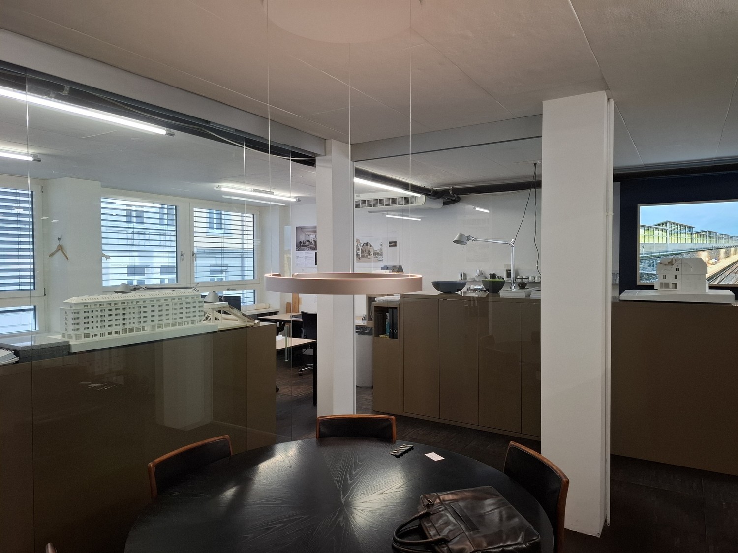 112m² office