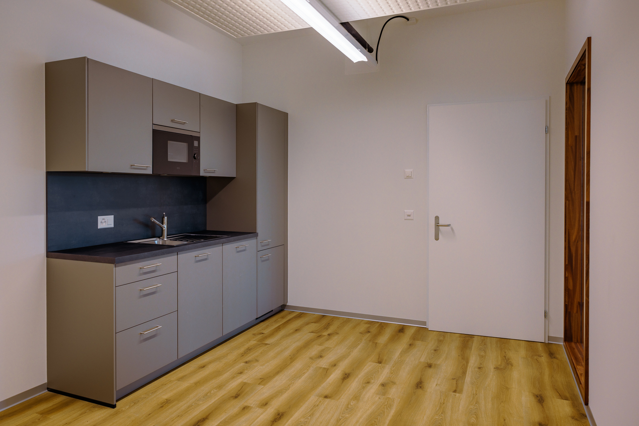 97m² office