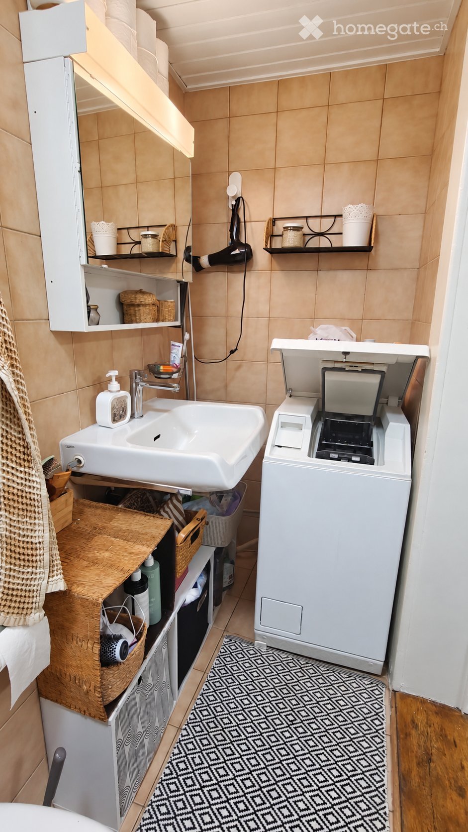 Appartamento con 1 locale

Appartamento completamente arredato proposto in subaffitto per una persona sola, per una durata di 3 a 6 mesi da concordare. Ingresso desiderato a partire da fine ottobre 1016, data flessibile.

Situato in pieno centro città di Neuchâtel, l'alloggio dispone di una cucina r, foto 4 di 5