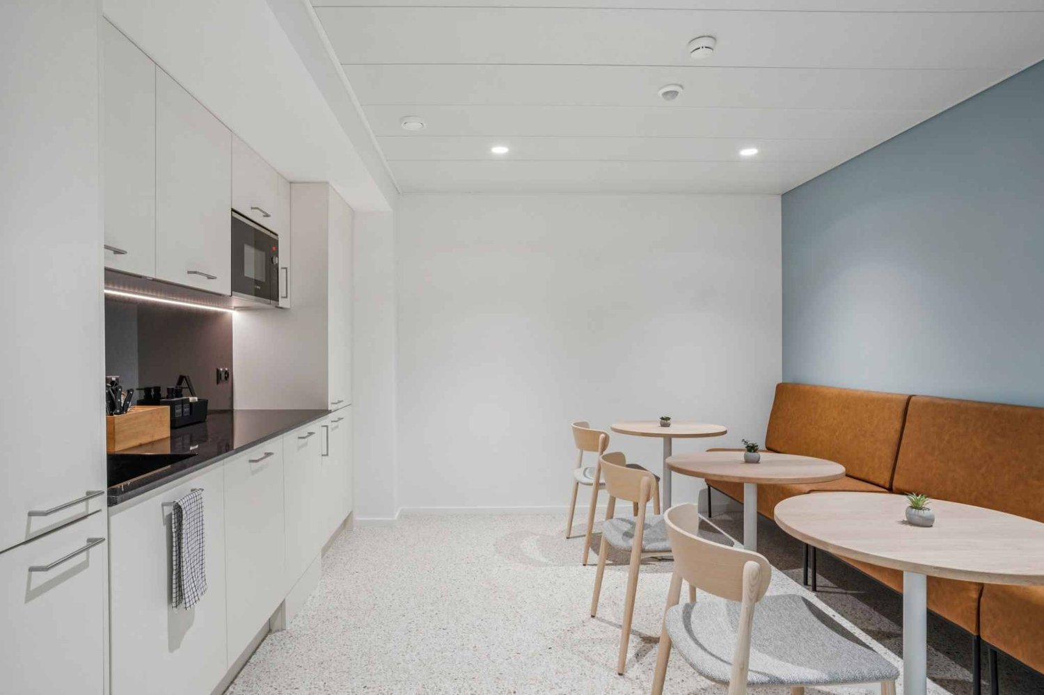 68m² office