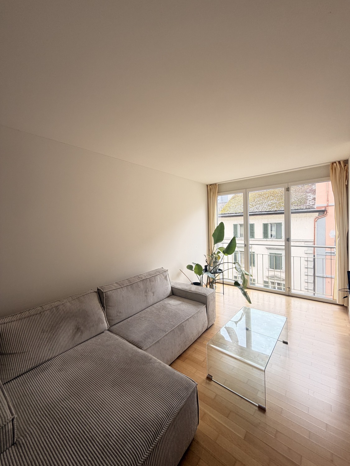 Incantevole appartamento di 2,5 locali in affitto a Luzern - 19 Bireggstrasse, 6003 Luzern
Un grazioso appartamento di 2,5 locali disponibile per l'affitto a Luzern, ideale per una persona singola o una coppia in cerca di una casa confortevole.
L'appartamento offre un accogliente spazio living, una , foto 2 di 5