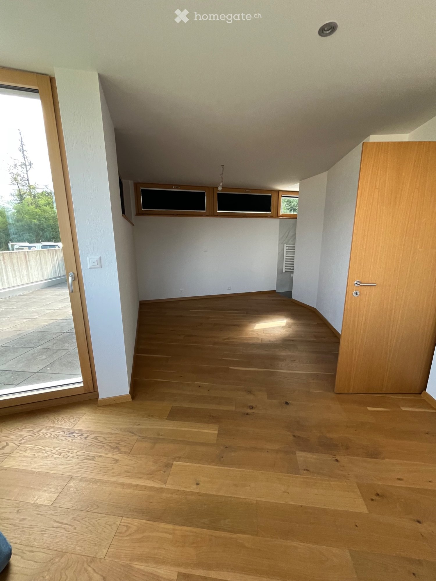 4-Zimmer-Einfamilienhaus

Zu vermieten in der Nähe des Stadtzentrums von Monthey und des Tunnels der Vallée, eine Villa als Einfamilienhaus.
Sie besteht aus:
3 Schlafzimmern, davon 1 Elternschlafzimmer.
3 Badezimmer mit Dusche oder Badewanne
1 voll ausgestattete Küche mit Backofen, Mikrowelle, Kochf
