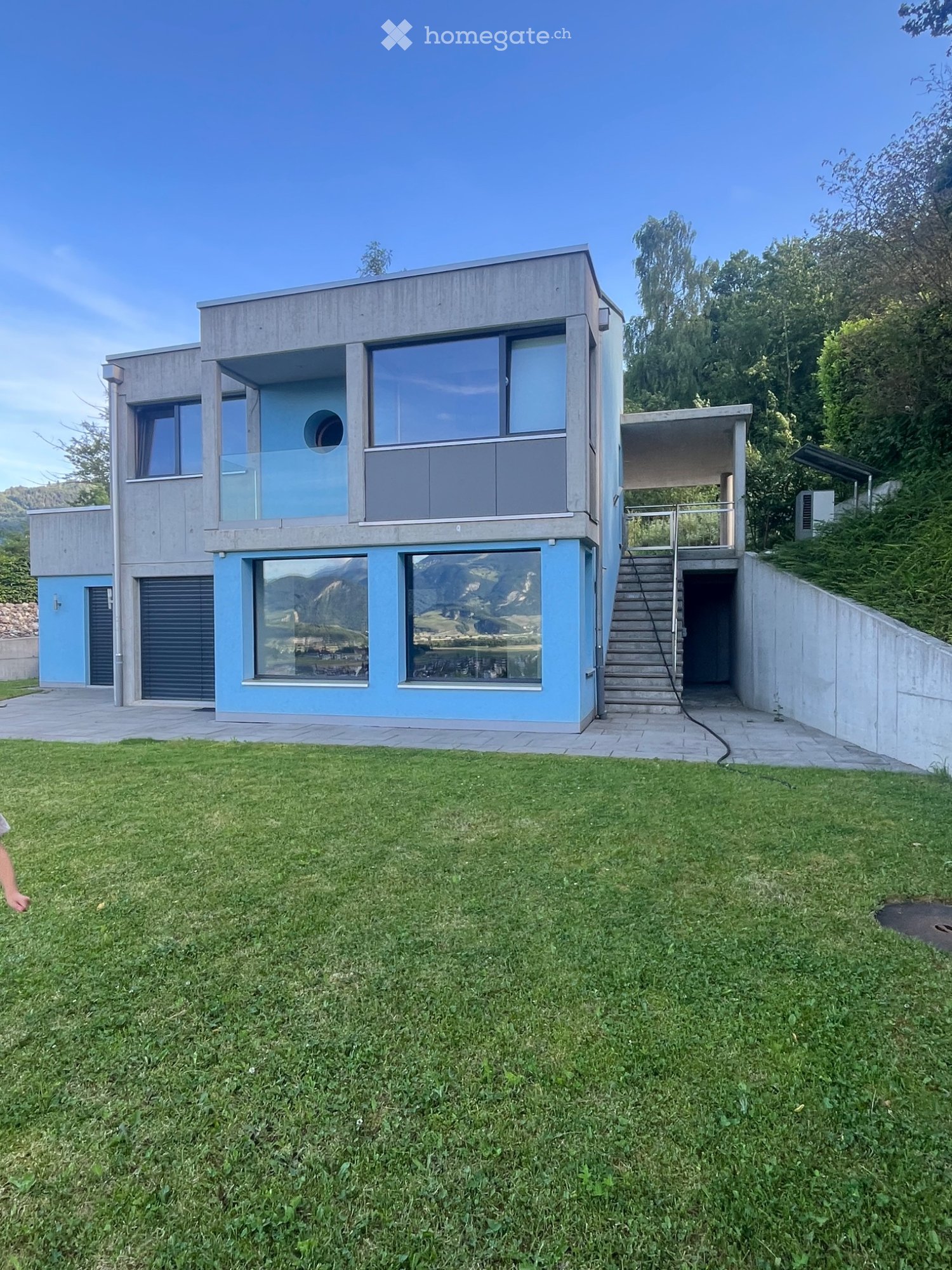 4-Zimmer-Einfamilienhaus

Zu vermieten in der Nähe des Stadtzentrums von Monthey und des Tunnels der Vallée, eine Villa als Einfamilienhaus.
Sie besteht aus:
3 Schlafzimmern, davon 1 Elternschlafzimmer.
3 Badezimmer mit Dusche oder Badewanne
1 voll ausgestattete Küche mit Backofen, Mikrowelle, Kochf