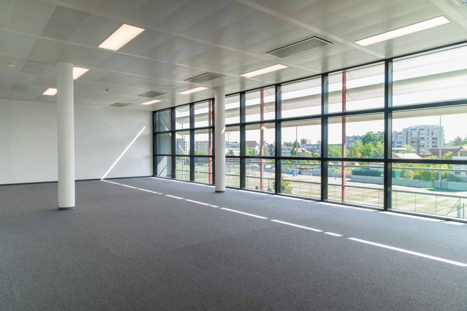 2051m² office