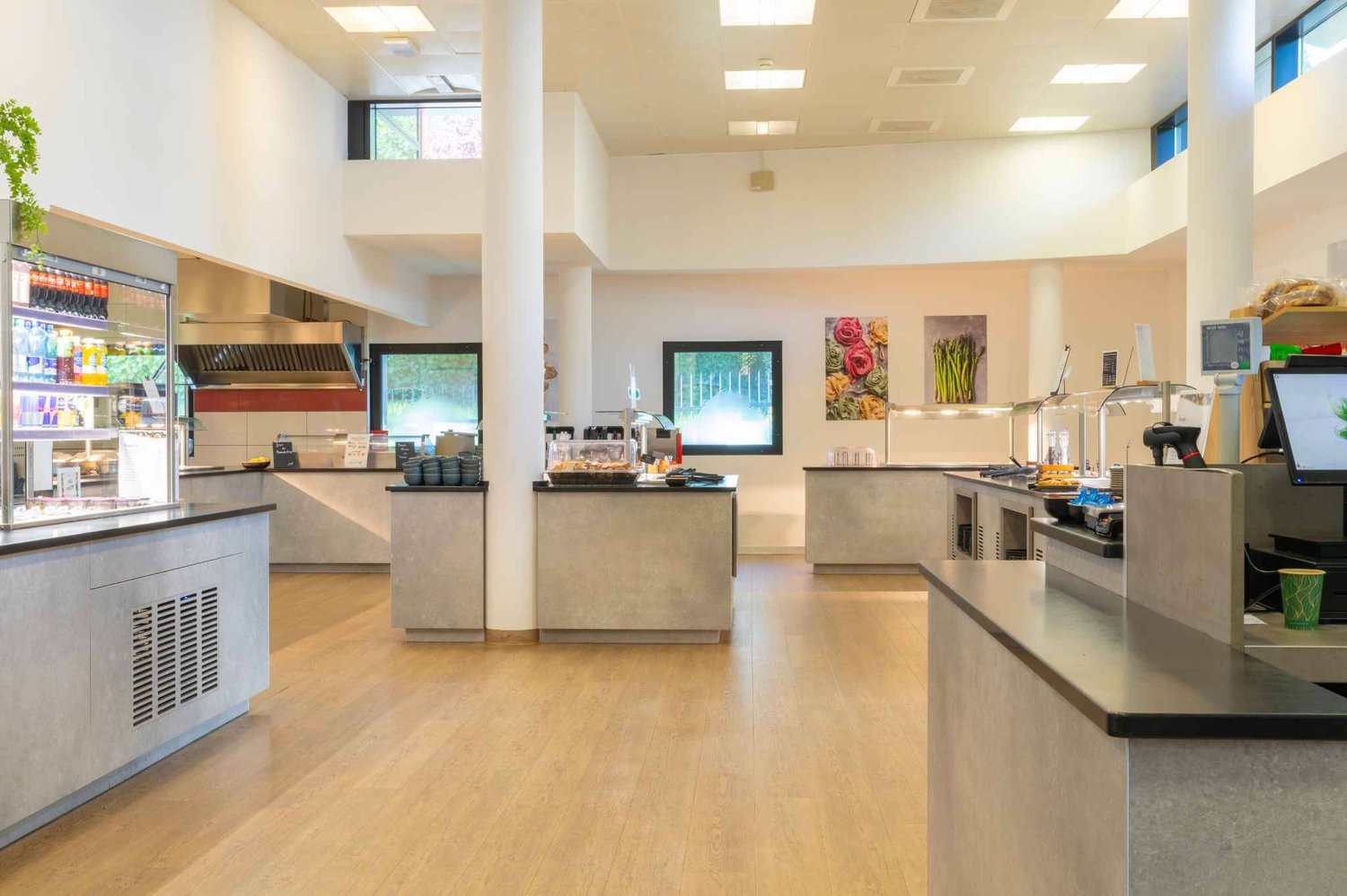 2051m² office
