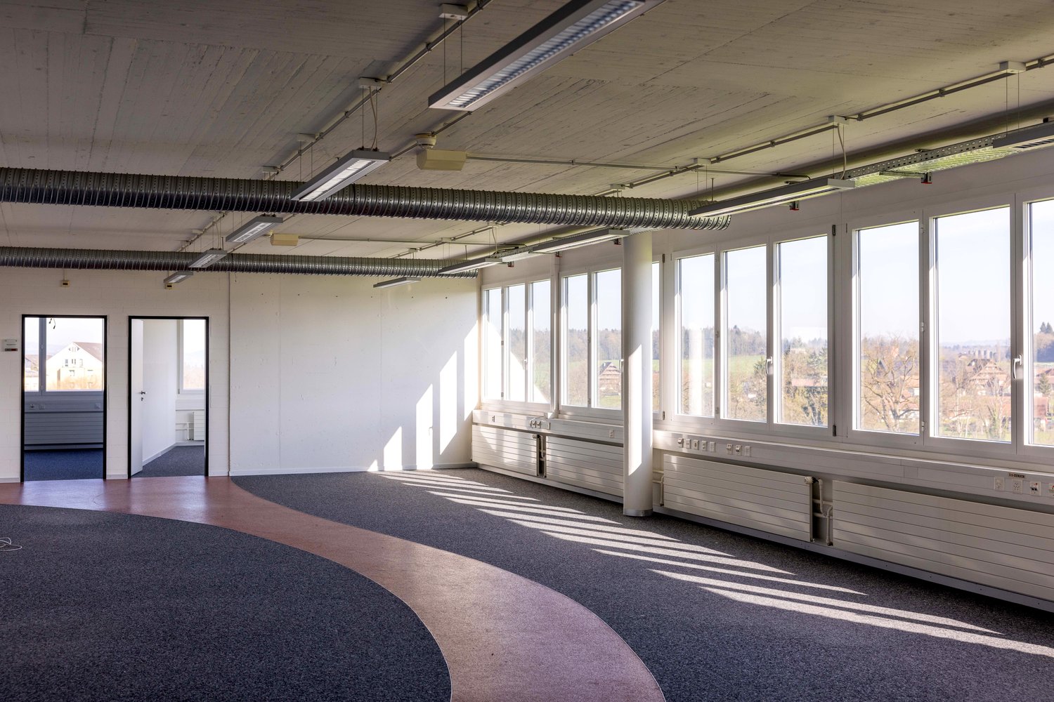 373m² office