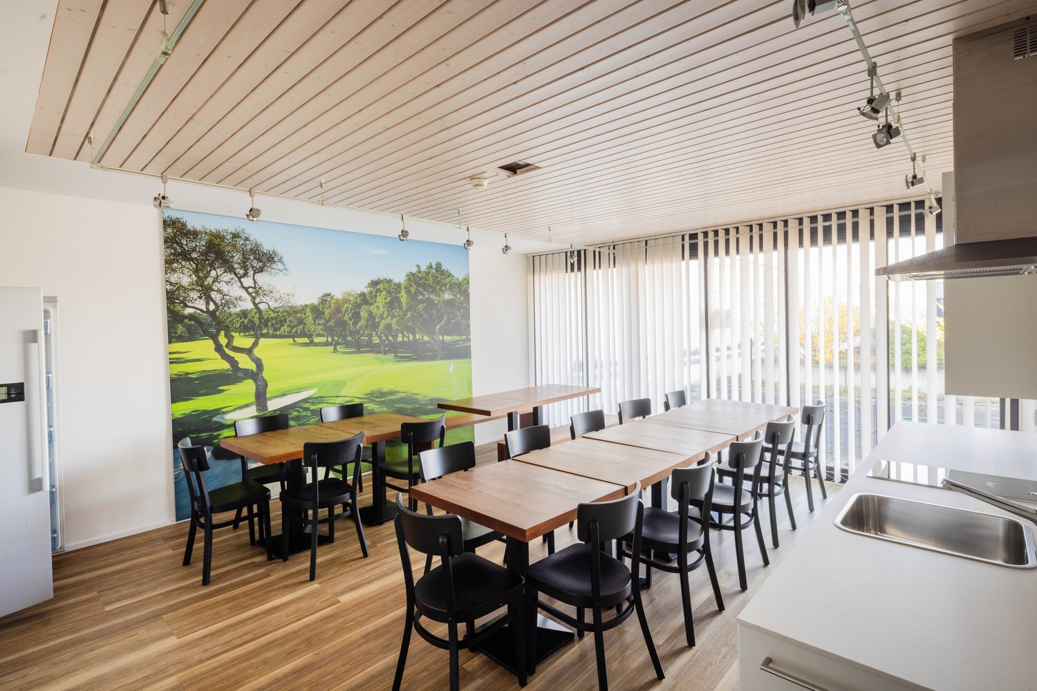 373m² office