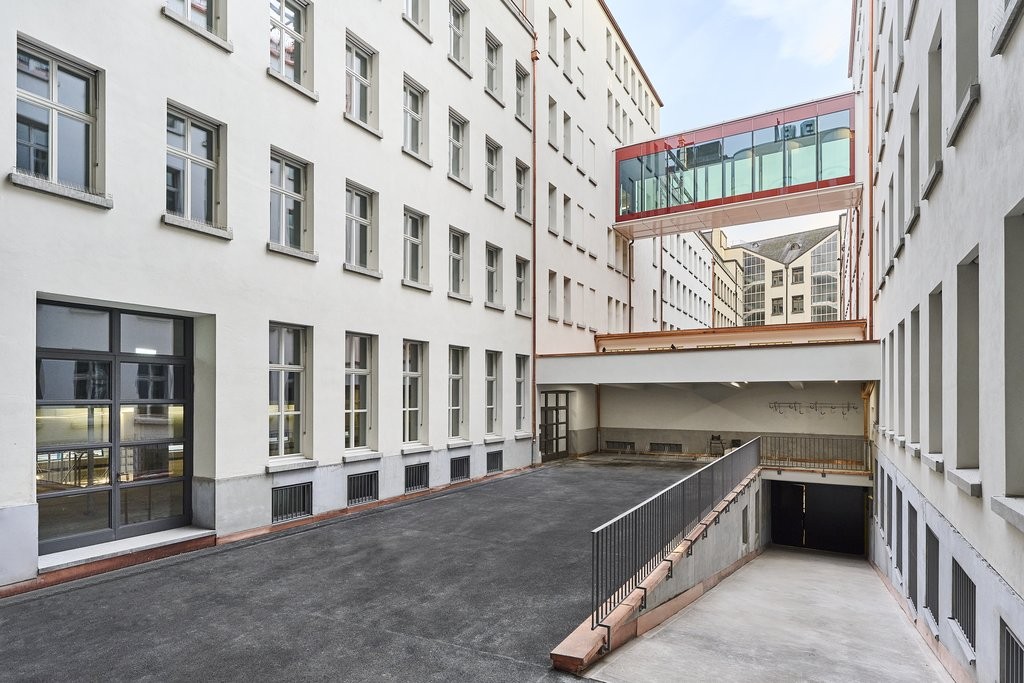Posto auto interrato

Affittiamo con effetto immediato un posto auto in garage al mese a CHF 600.00 escl. IVA. La Talstrasse si trova in una posizione centrale e a pochi minuti a piedi dalla stazione centrale di Zurigo.

Per concordare un appuntamento per una visita, si prega di contattare direttame