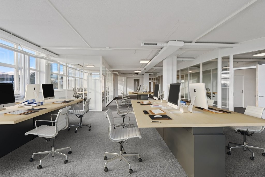 378m² office