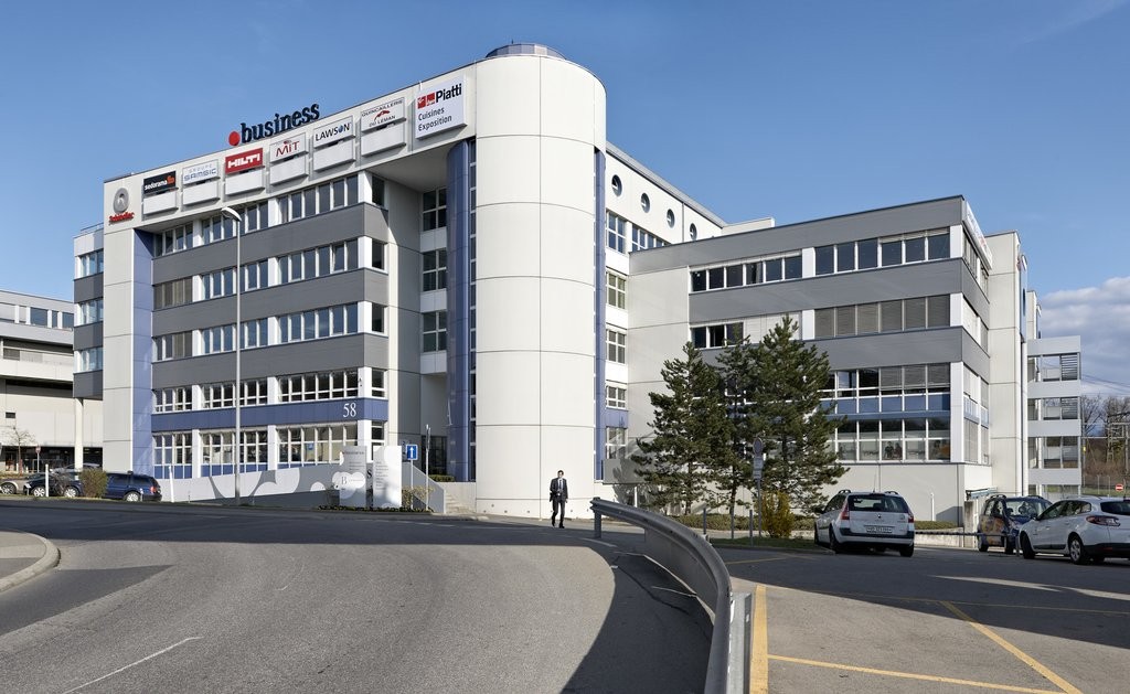 378m² office