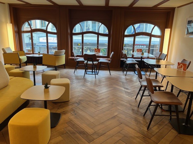 355m² caffè
