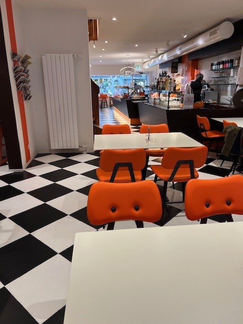 355m² caffè