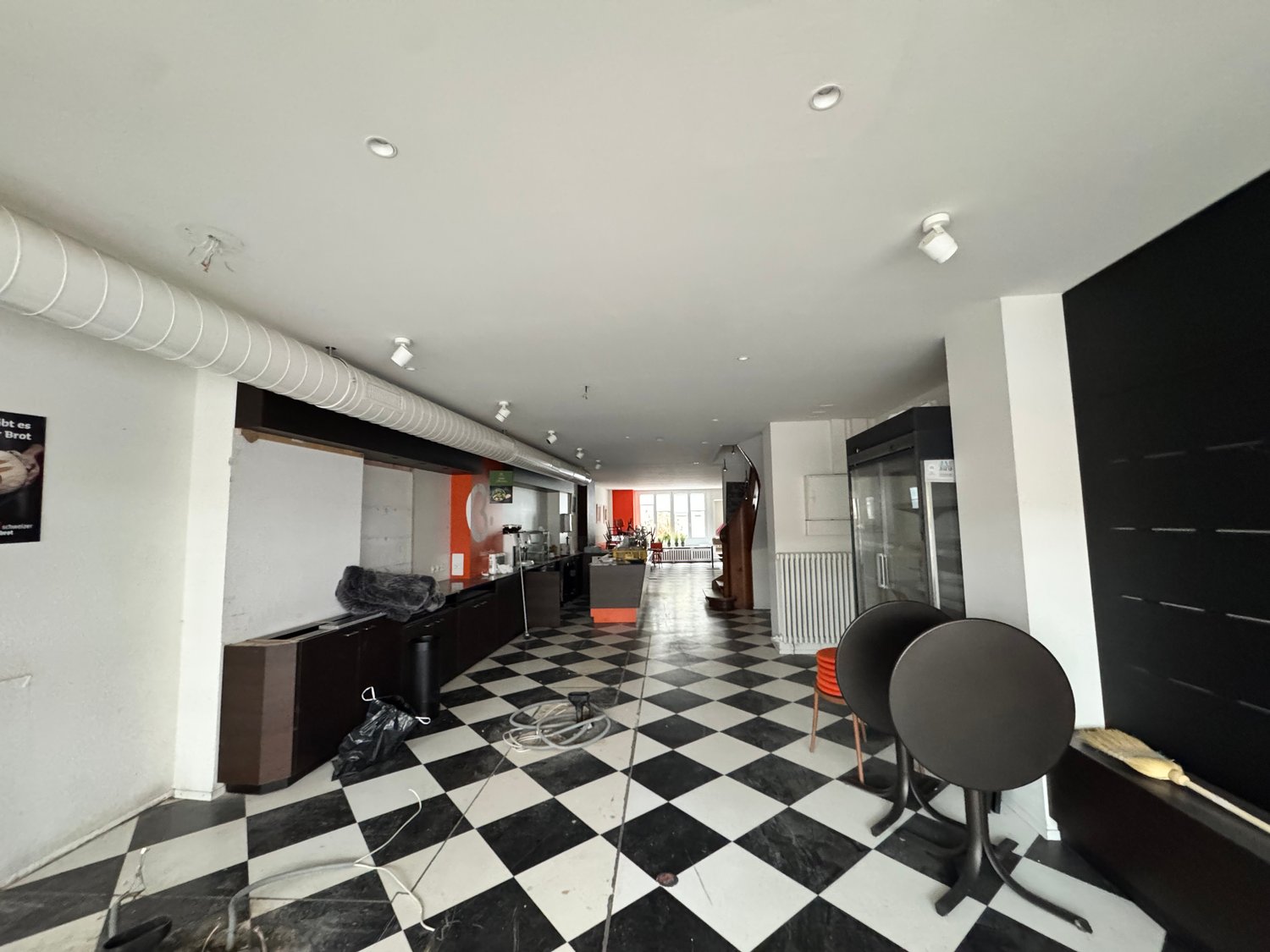 355m² caffè