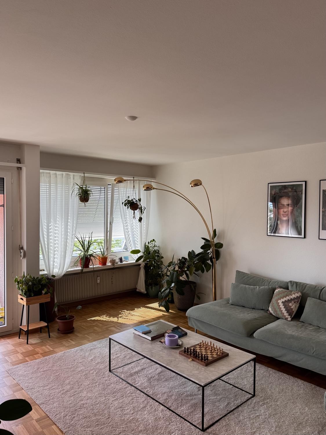 Appartamento di 1 locale

Stanza luminosa, tranquilla e soleggiata a Zürich-Höngg con scrivania e libreria. La stanza è arredata e offre un'atmosfera piacevole e tranquilla – ideale per vivere e lavorare.
L'appartamento si trova in un ambiente tranquillo e bello a Höngg e dispone di un buon collegam