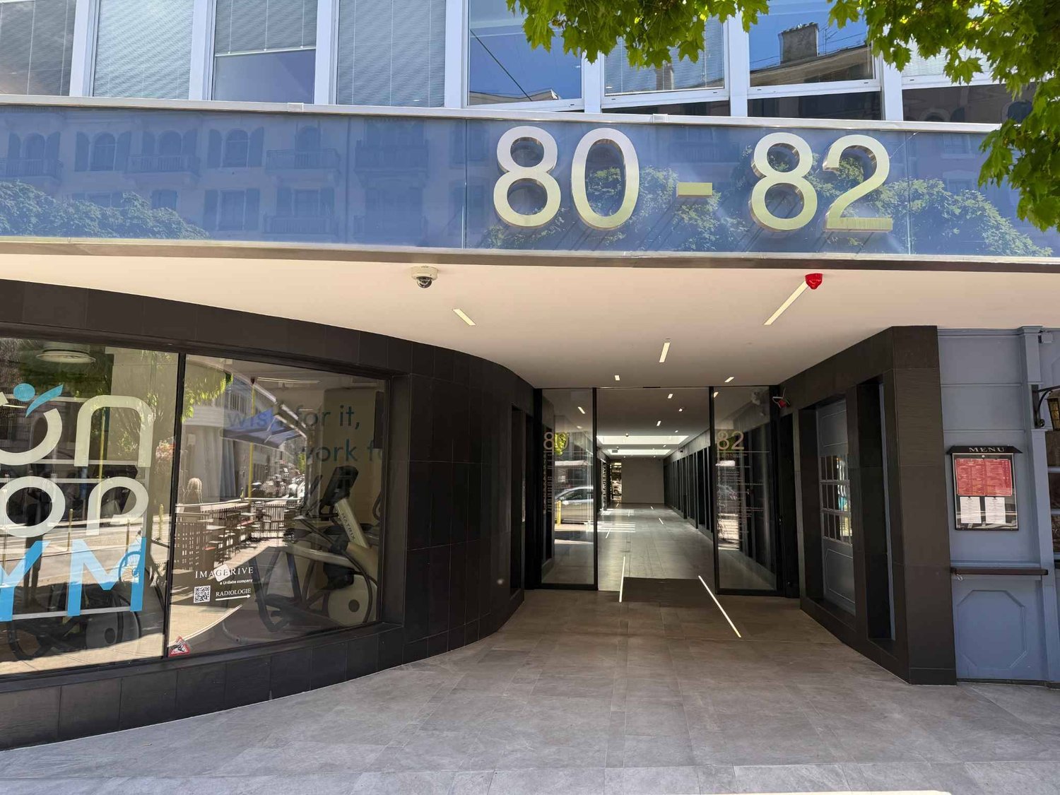 1280m² office