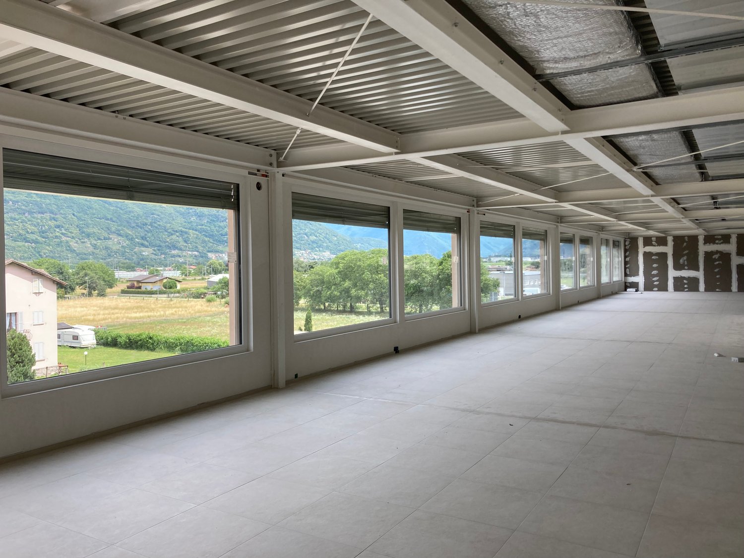 242m² ufficio, foto 1 di 10