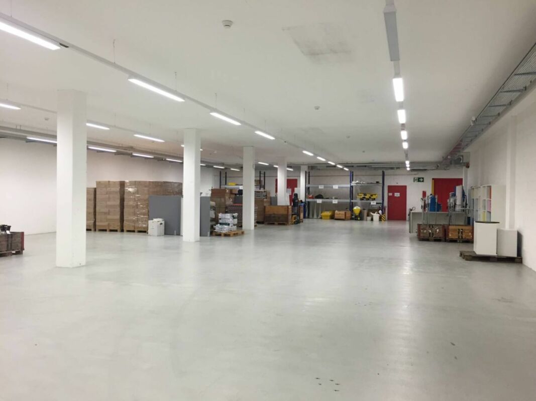 2700m² ufficio
