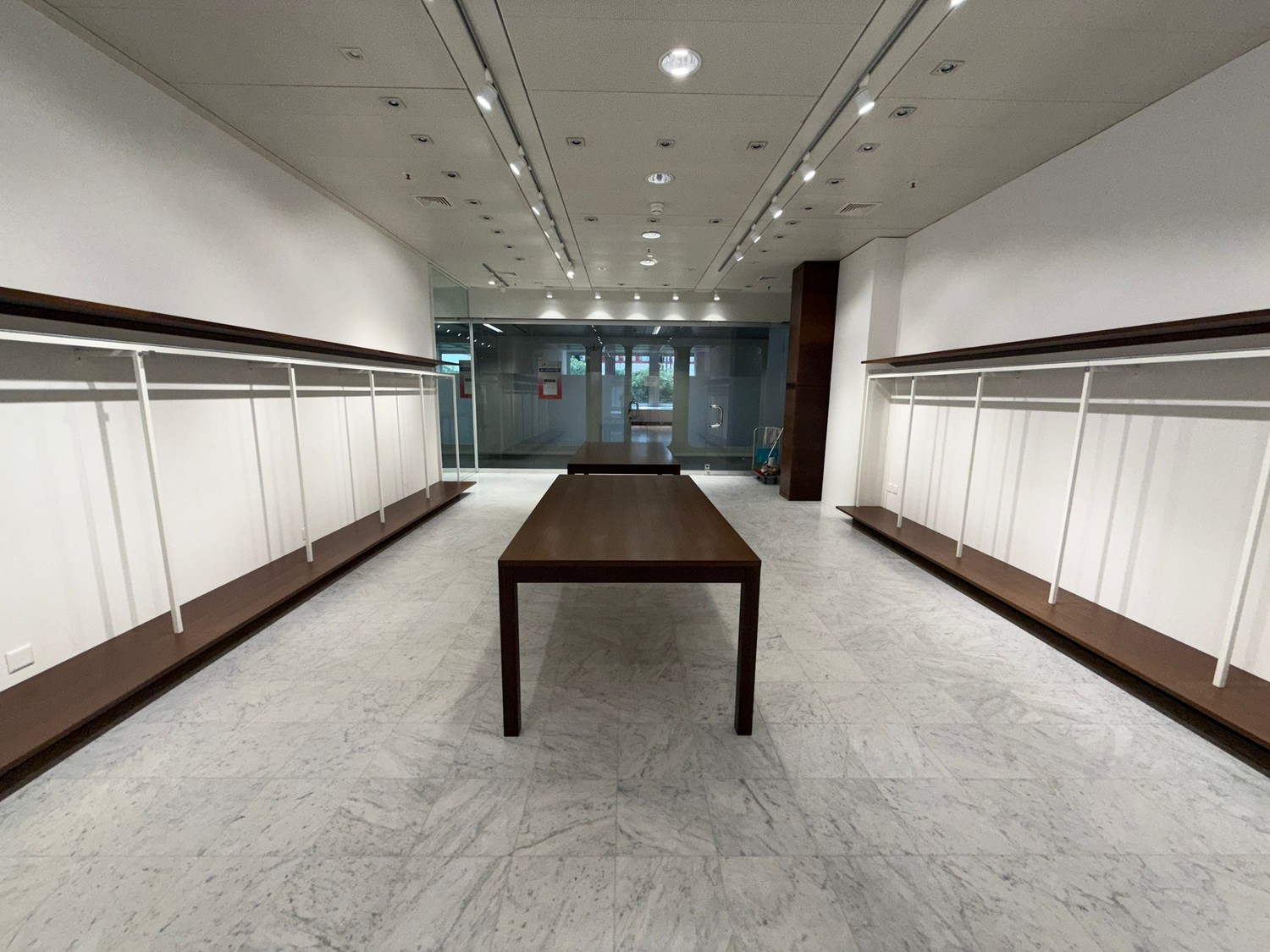 60m² commercial