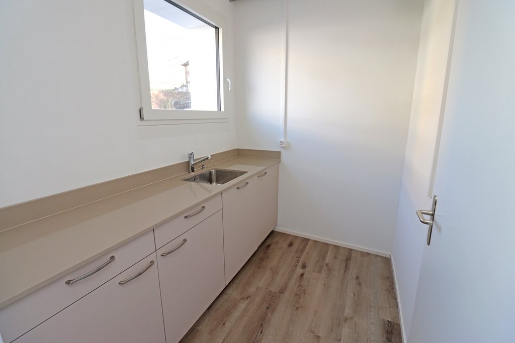 235m² commercial