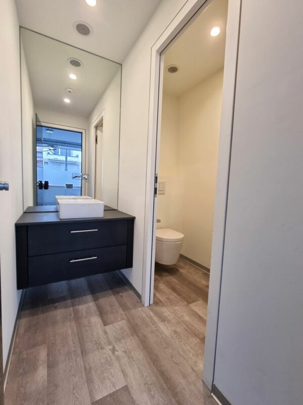 72m² commercial