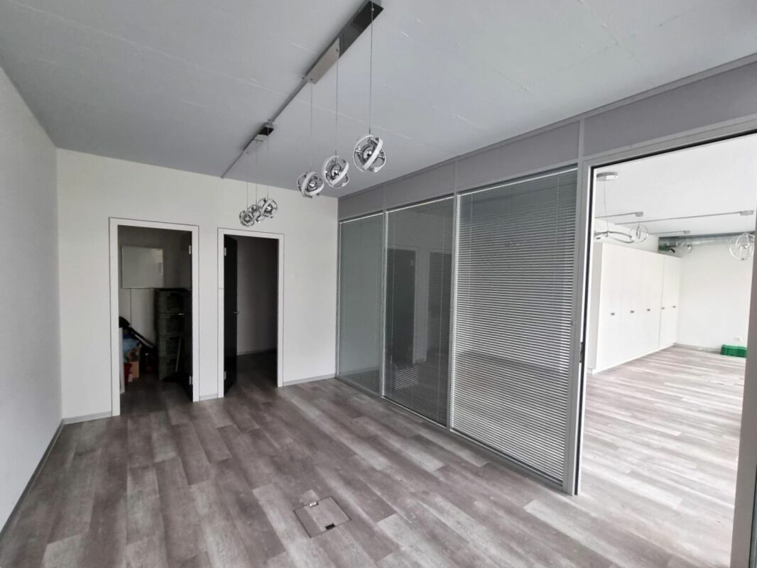 72m² commercial