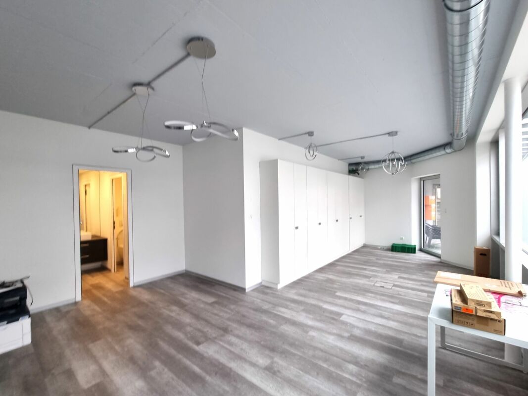 72m² commercial