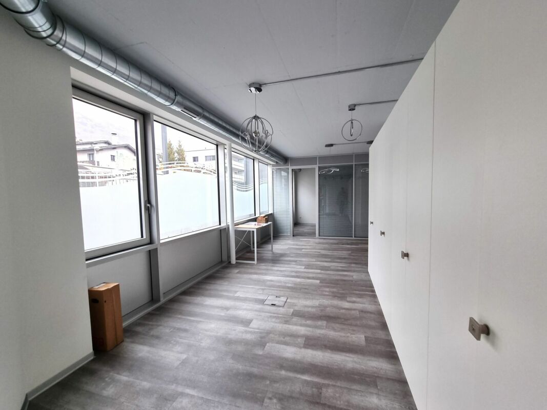 72m² commercial