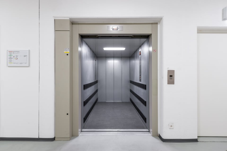 784m² industrial object