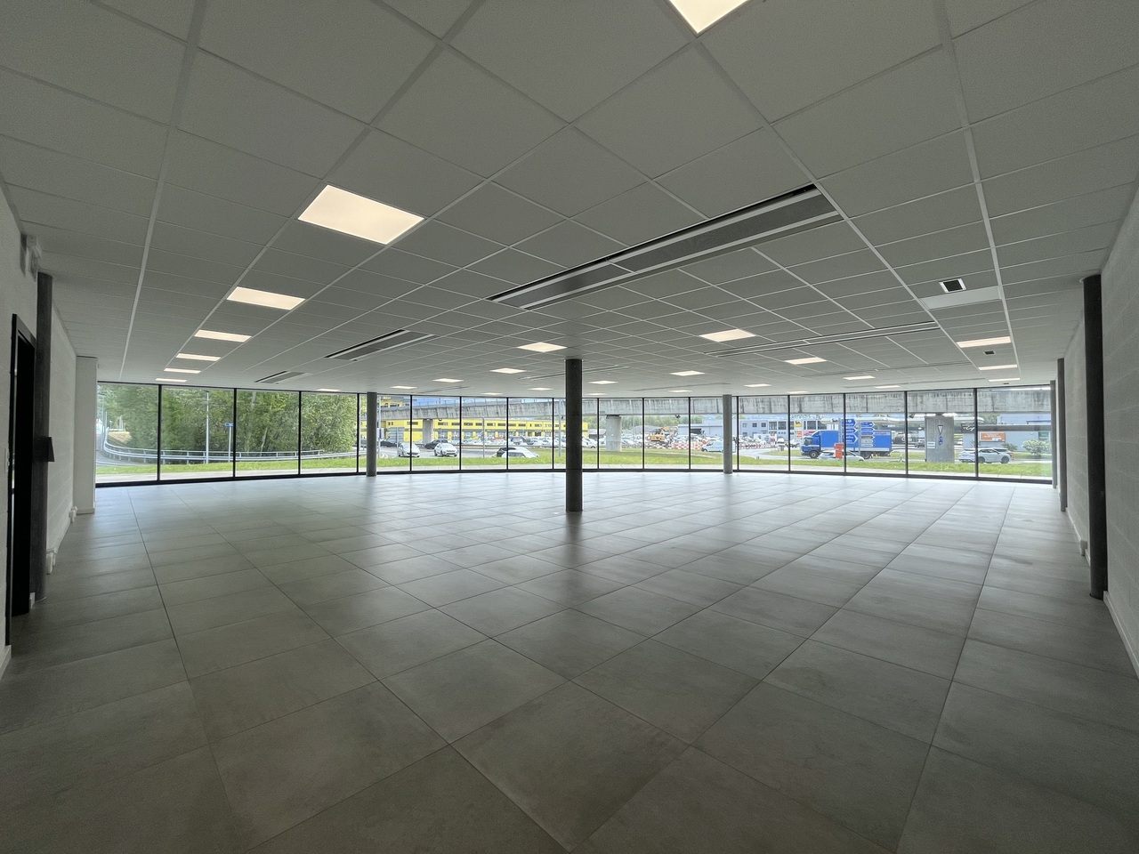 243m² Laden