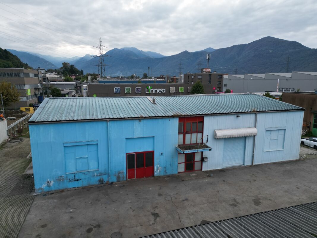 1316m² local de stockage