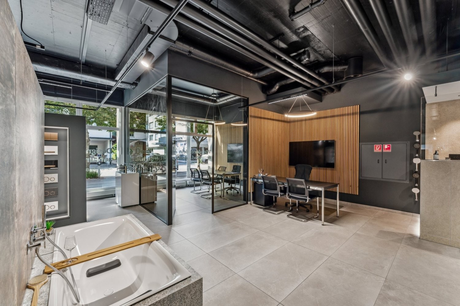 190m² office
