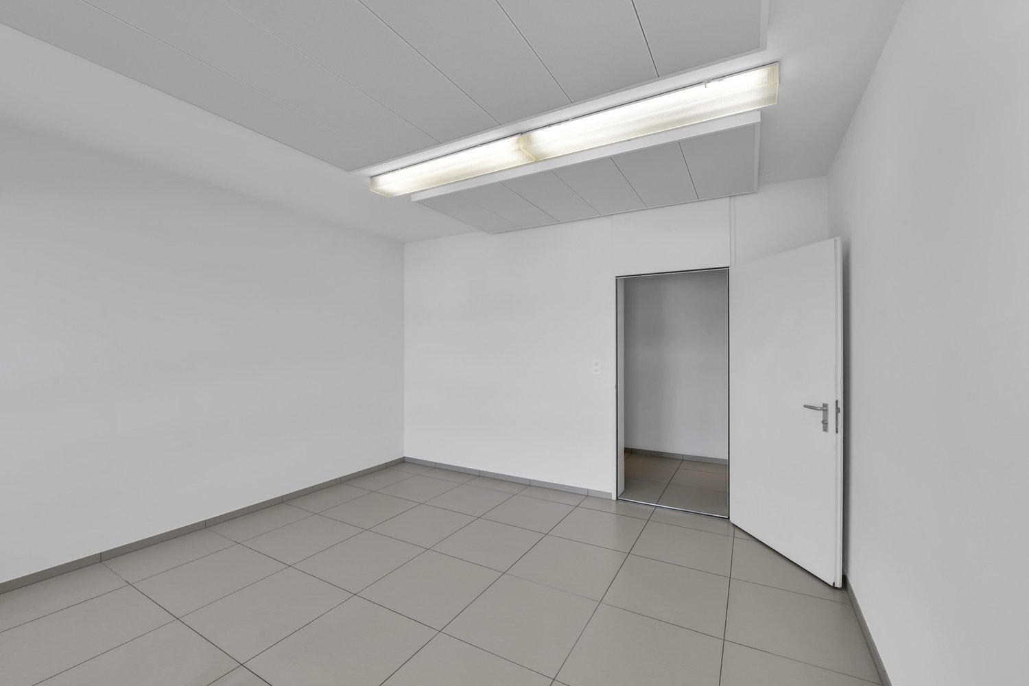 258m² commerciale, foto 1 di 10