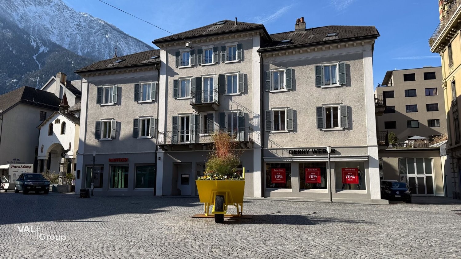 210m² office