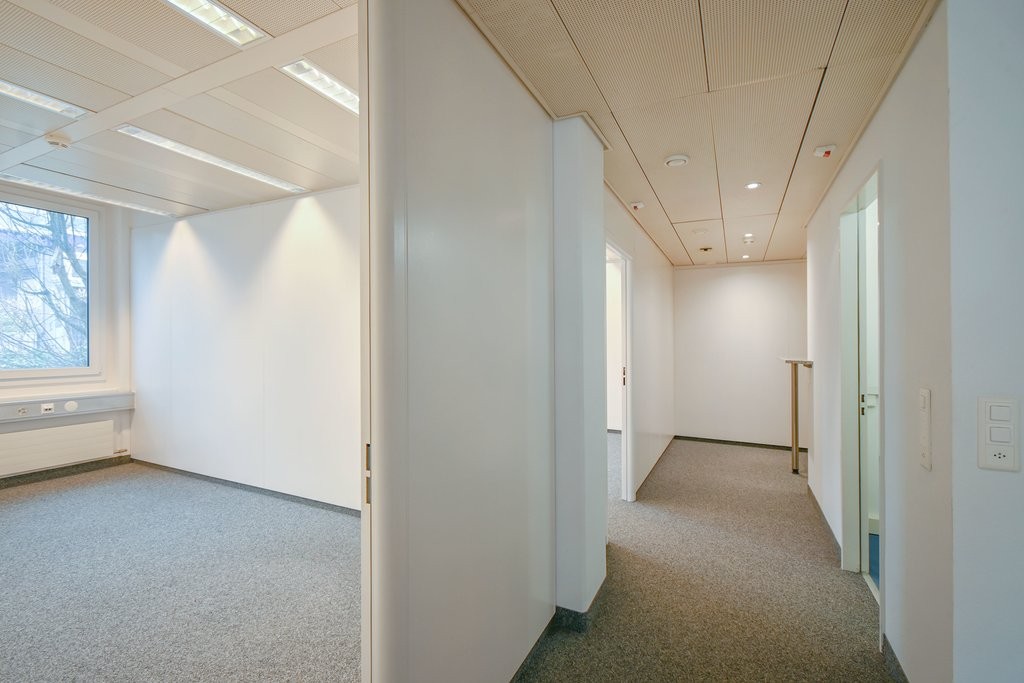 100m² office