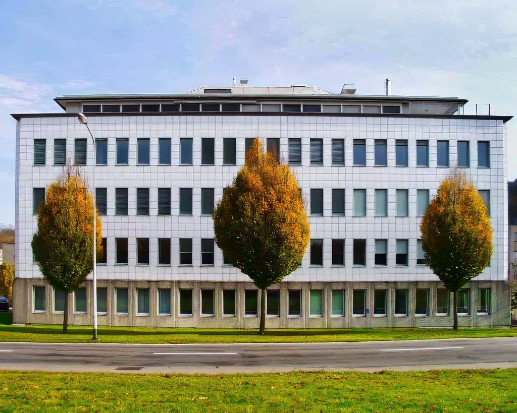 100m² office