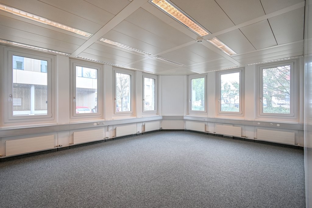 100m² office