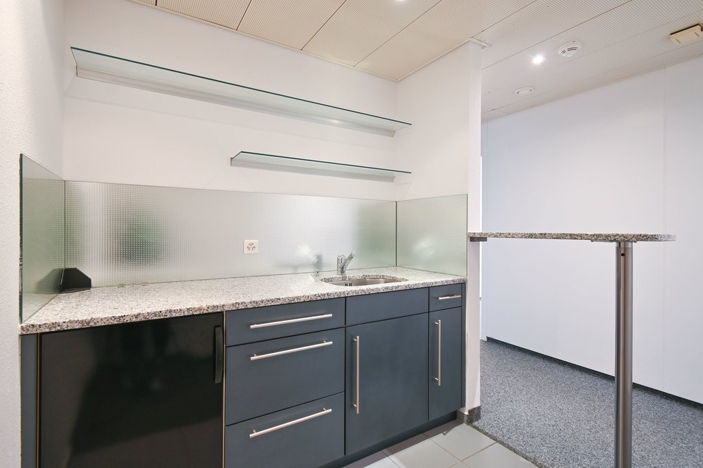100m² office