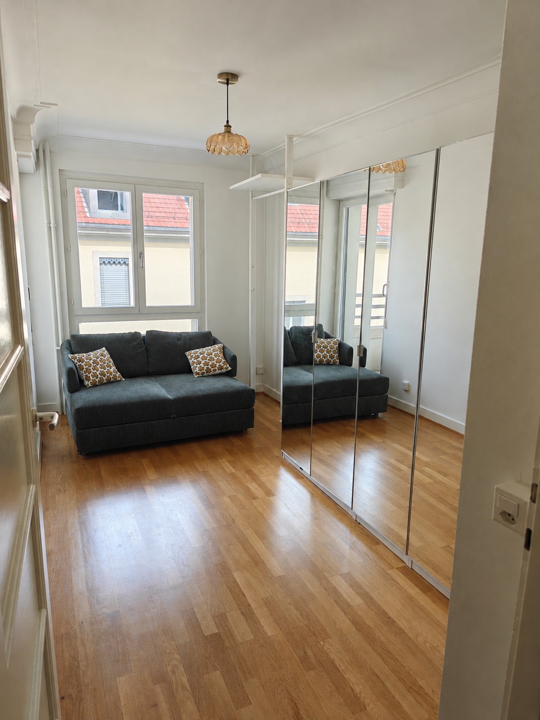 5 rooms apartment