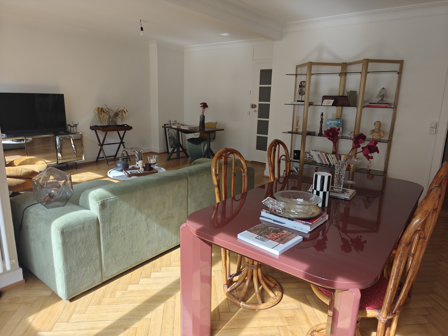 5 rooms apartment