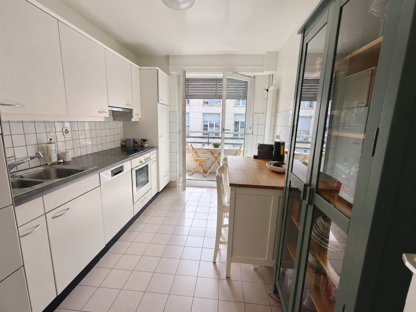 5 rooms apartment