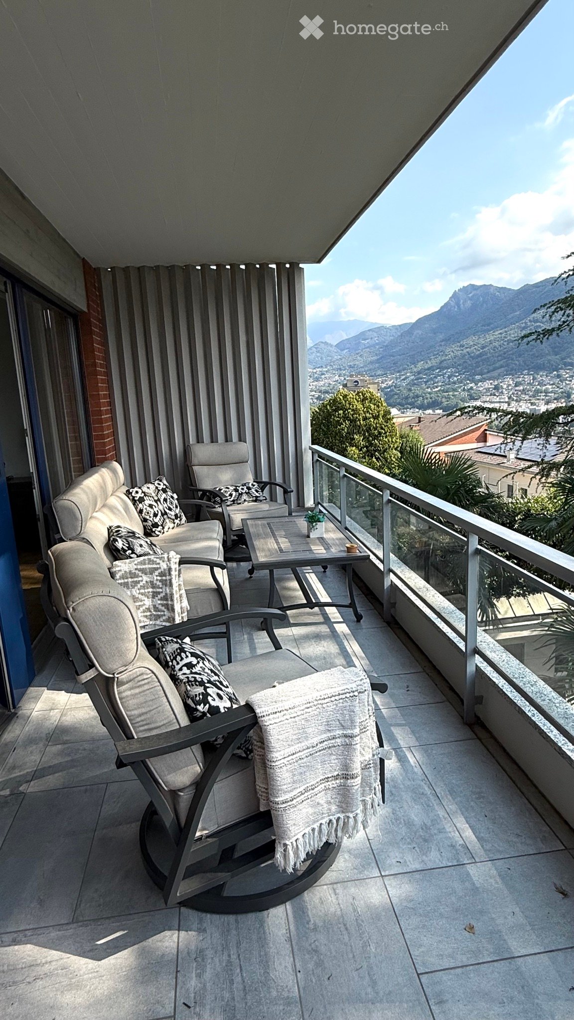 5 rooms apartment