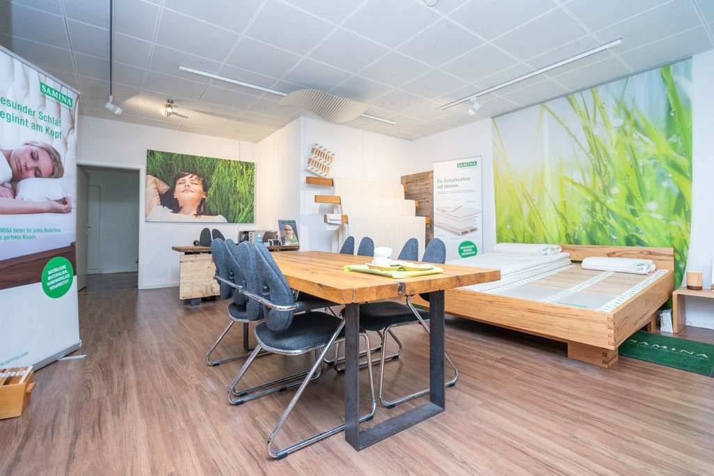 64m² shop