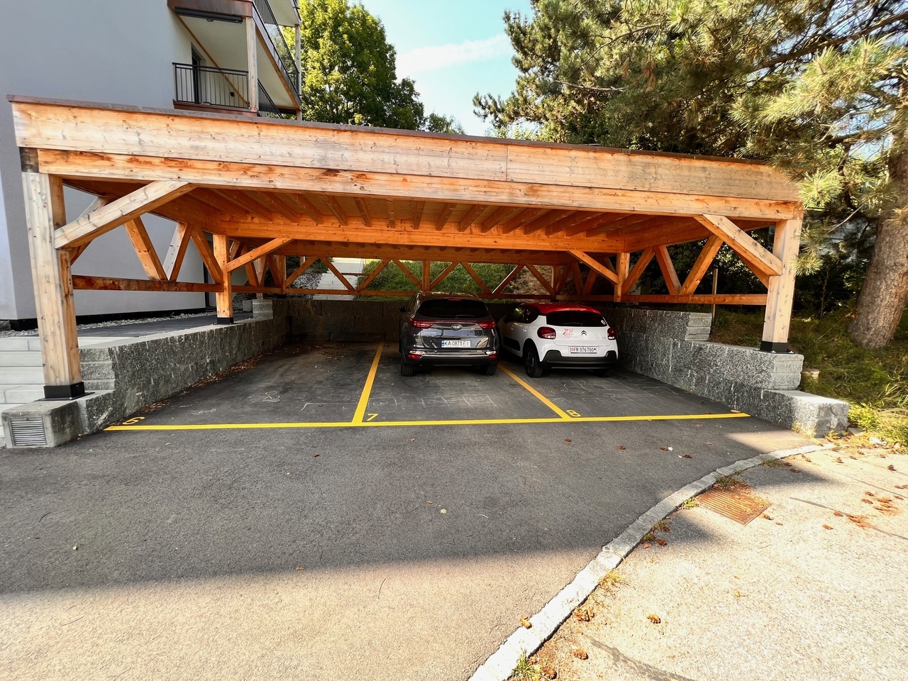 Posto auto coperto
In affitto subito, posto auto esterno coperto
Canone mensile: CHF 80.00
Data di ingresso: subito o da concordare
Visite: Mme Janin 079/343.14.01
