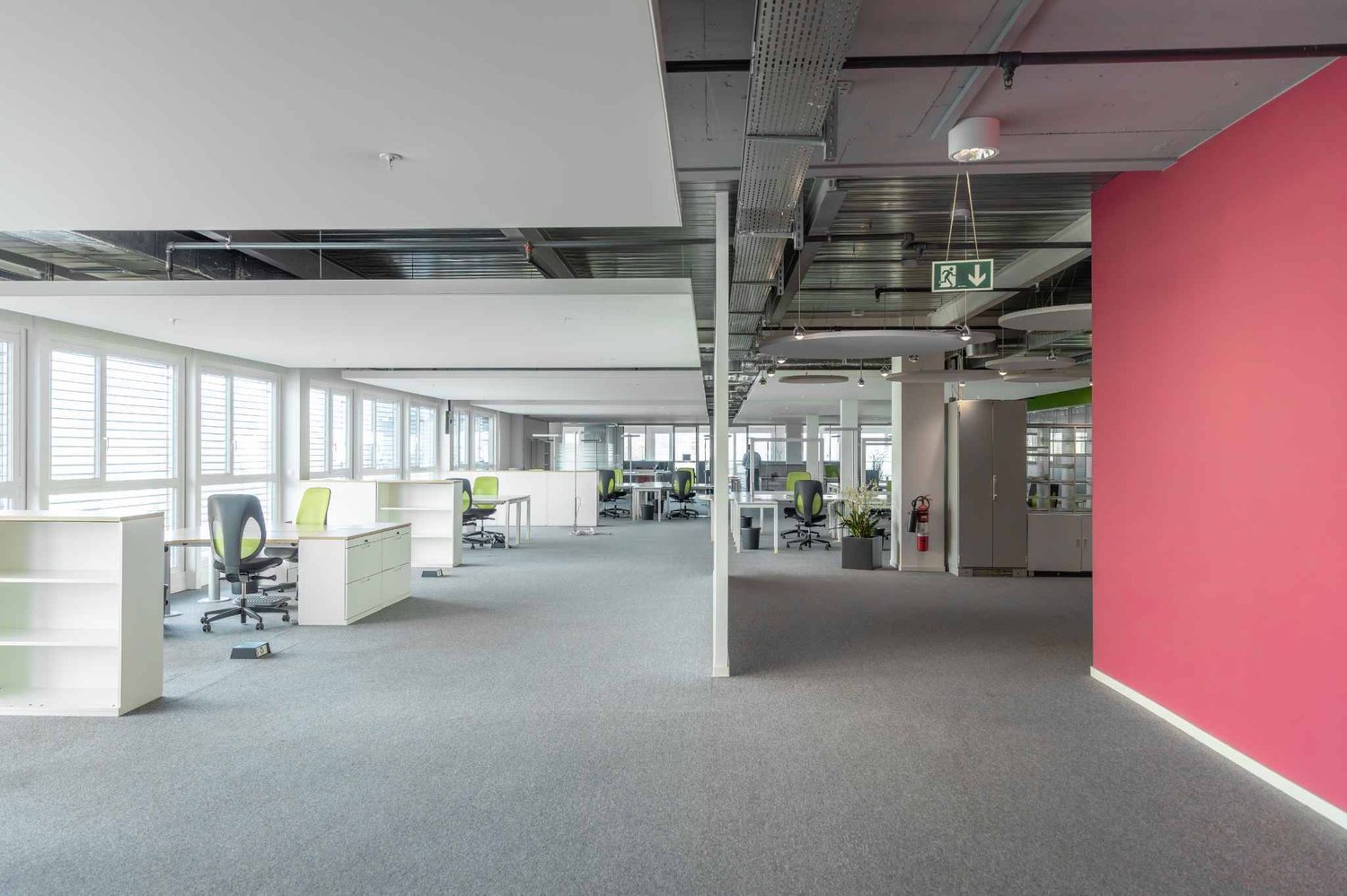 250m² office