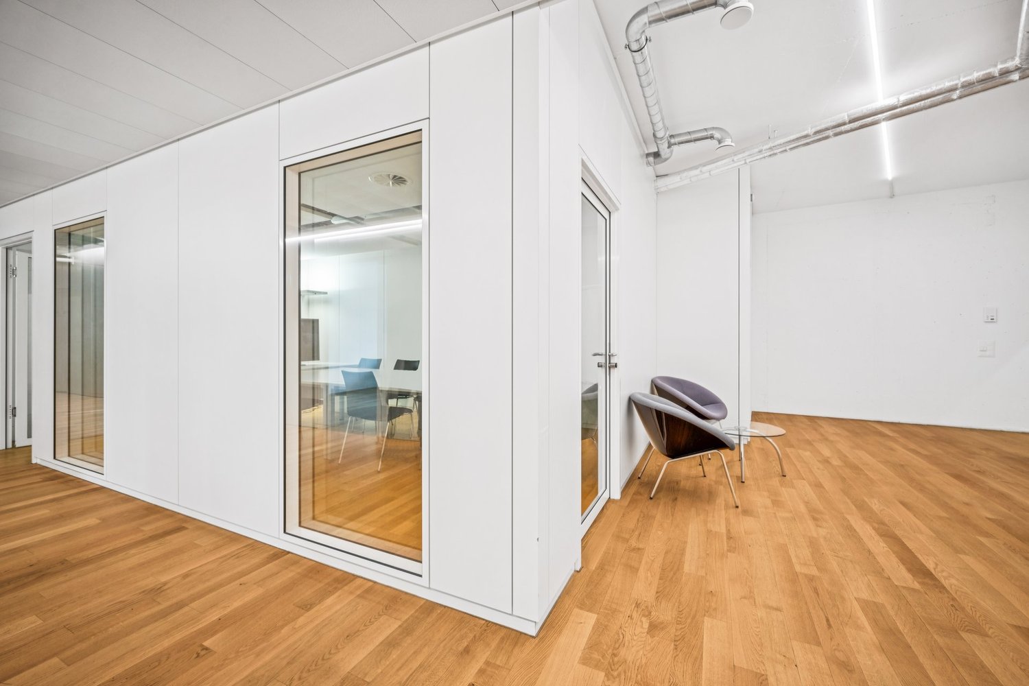 258m² office
