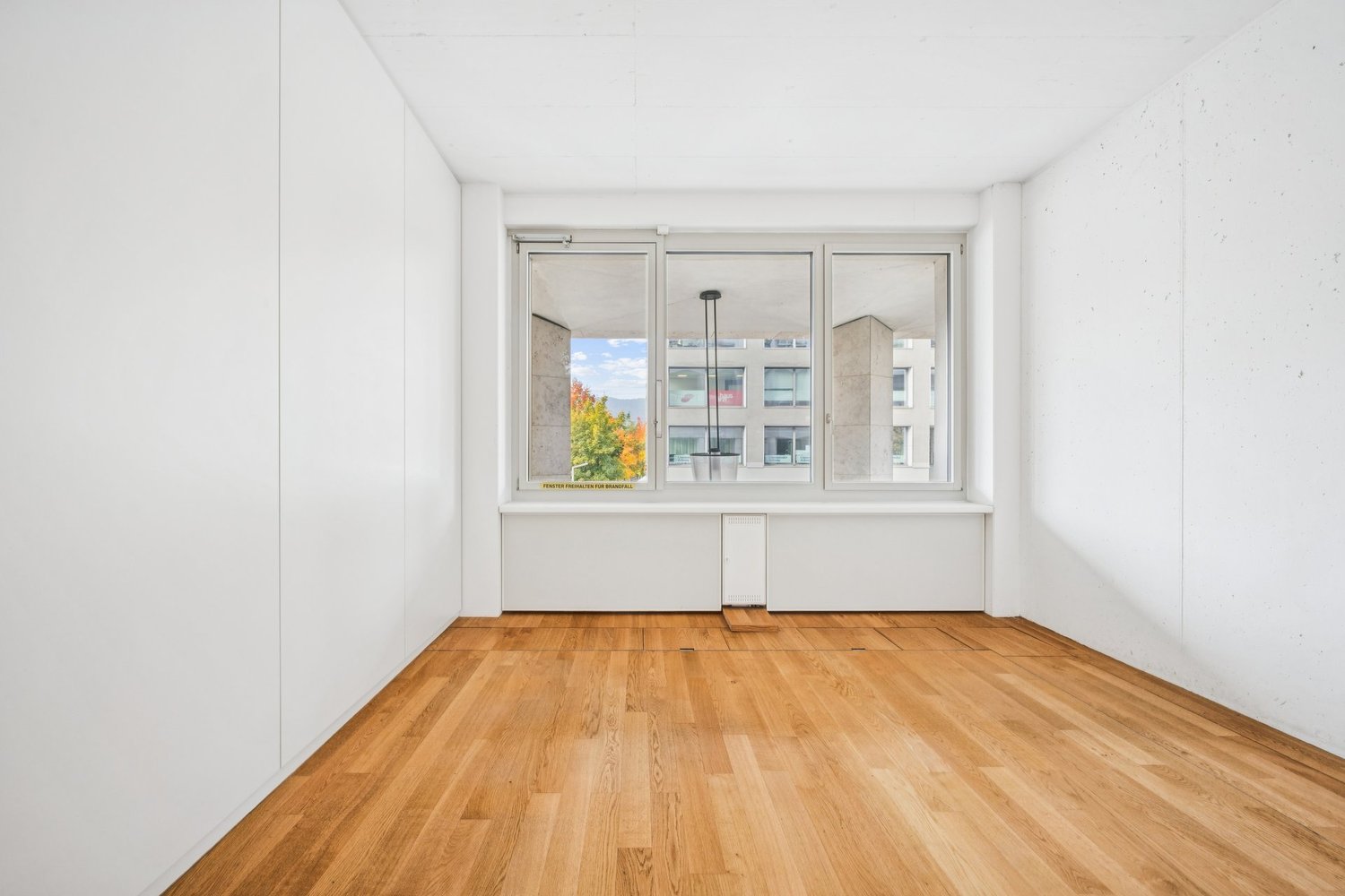 258m² office