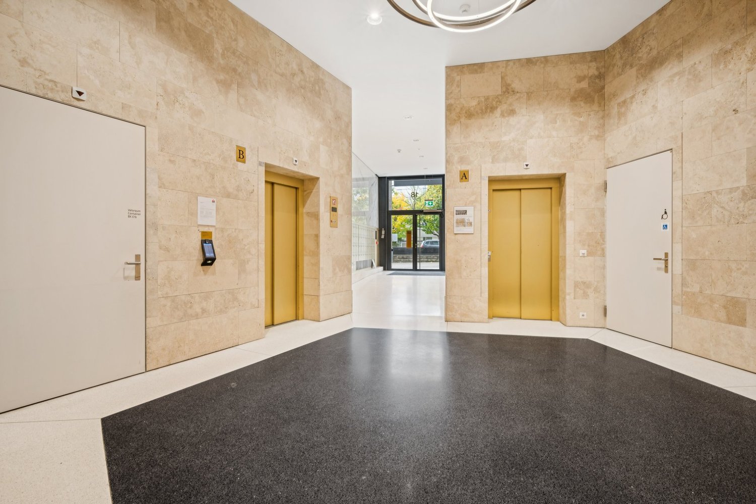 258m² office