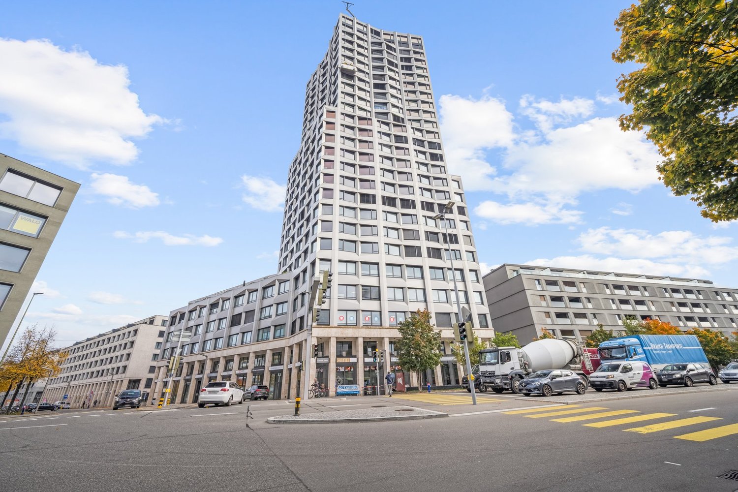 258m² office